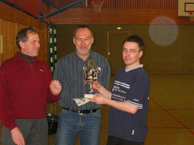 Der Lohn für die ganze Mühe: Mein Pokal für den ersten Platz :-) Der Lohn für die ganze Mühe: Mein Pokal für den ersten Platz :-)