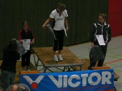 Sieger Mädcheneinzel U13

1. Julia Niebergall (TV Dieburg)
2. Michelle Weber (TSG Messel)
3. Stella Maschemer (TV Dieburg)