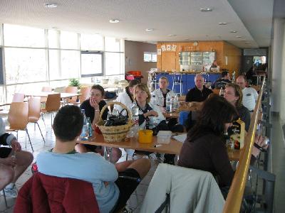 Erholung zwischen den Spielen. Wovon Claudia wohl gerade träumt? ;-)