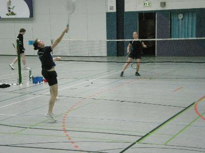 In den teilweise recht langen Pausen konnte man aber immerhin einige nette Mädels bewundern ;-)