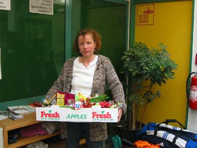 Als Lohn für unsere Mühe gab es neben den Urkunden für den ersten Platz diesen großen Korb mit Leckereien :-)