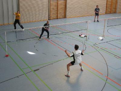 Jürgen und Conny (links) im Spiel gegen ein Mixed aus Goddelau.