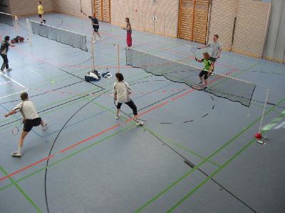 Eines der Spiele des Mixturnieres. Vorn ein Messeler Mixed, hinten ein Mixed aus Eberstadt.