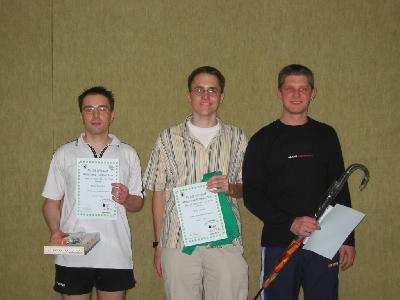 Auf dem Foto sind zu sehen (von links nach rechts): Mirko (Platz 2), der Erstplazierte und rechts der Dritte (mein Gegner vom ersten Spiel und vom Halbfinale).
