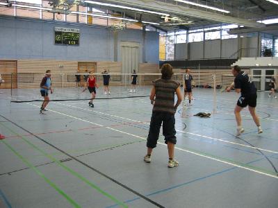 Das Finale: Rechts sind Jutta und Gerd zu sehen, links Claudia und Gerhard. Den ersten Satz konnten Jutta und Gerd mit 17:14 in der Verlängerung gewinnen.